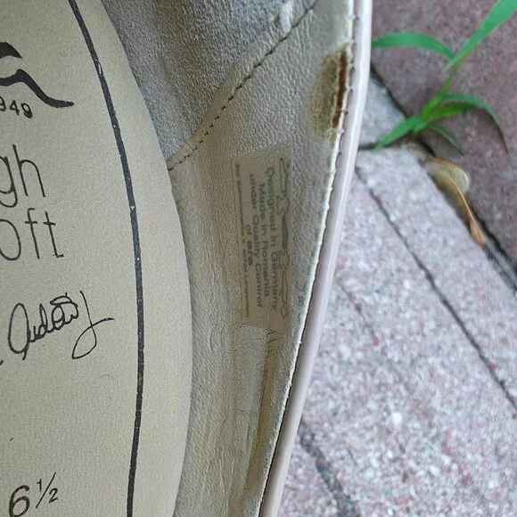 Beige heels - Picture 3 of 5